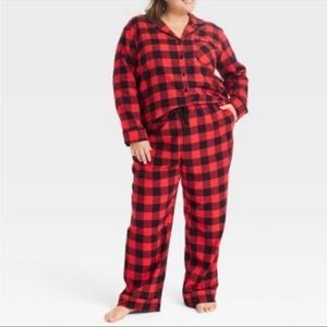 ⭐️HP⭐️ Women’s 1X Plaid Pajama Set